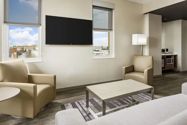 Süit, 2 Büyük (Queen) Boy Yatak, Köşe