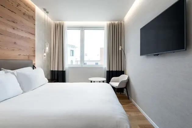 Oda, 1 Büyük (Queen) Boy Yatak