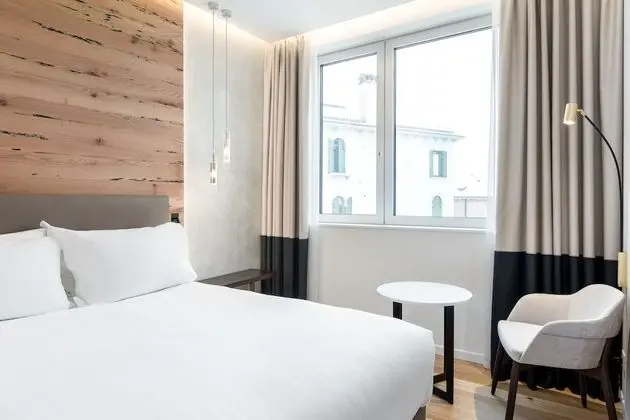 Oda, 1 Büyük (Queen) Boy Yatak, Manzaralı