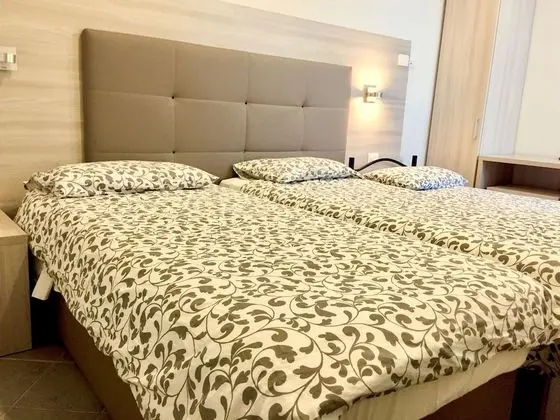 Üç Kişilik Oda