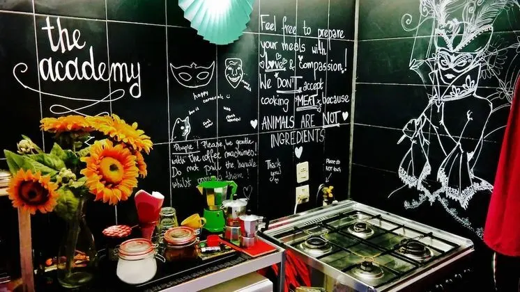 Ortak Ranzalı Oda, Sadece kadınlar için, Ortak Banyo