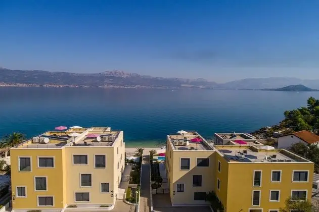 Apart Daire, 2 Yatak Odası, Balkon, Denize Sıfır (No pool access)