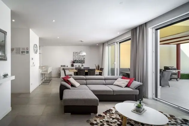 Apart Daire, 2 Yatak Odası, Kişiye Özel Havuzlu, Denize Sıfır