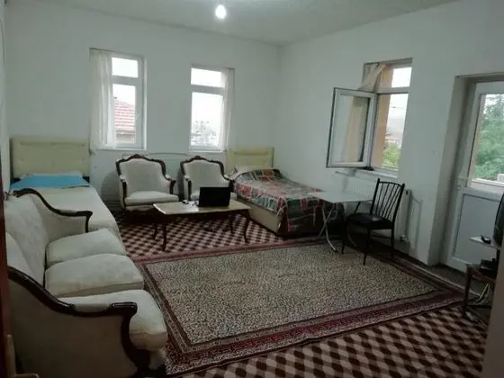 Daire, Bahçe Manzaralı, Balkonlu