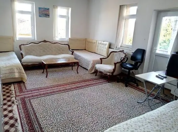 Daire, Bahçe Manzaralı, Balkonlu