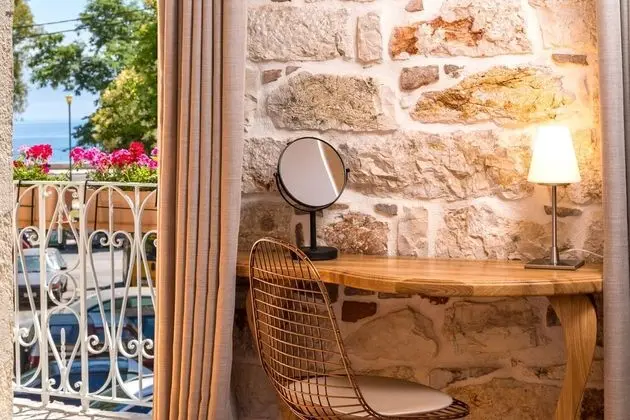 Premium Tek Büyük Yataklı Oda