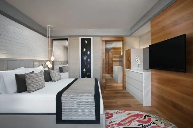 Kısmi Deniz Manzaralı Aile Odası