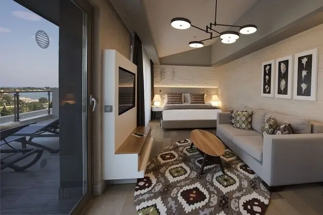 Çatı Katı Süiti (Penthouse), Jakuzi, Kısmi Deniz Manzaralı