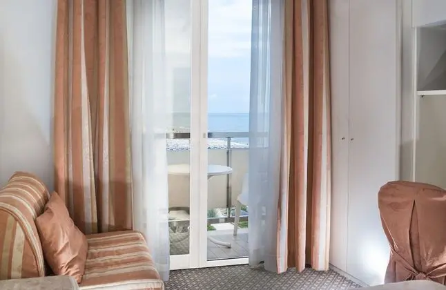 Comfort Tek Büyük veya İki Ayrı Yataklı Oda, Balkon