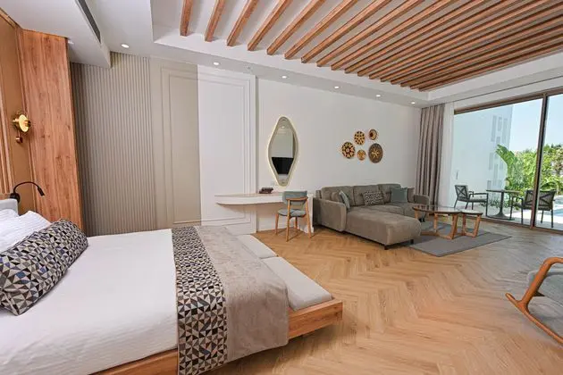 https://images.etstur.com/imgproxy/resize/2560x1440/files/images/hotelImages/etsrooms/137/Acapulco_Resort_Convention_Spa_20240905172527_0.jpg