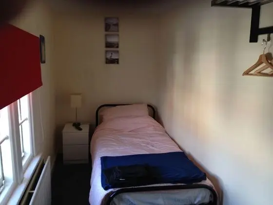 Economy Tek Kişilik Oda, Özel Banyo (Red Room)
