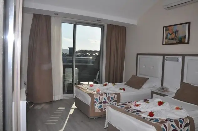 Standart Oda, Havuz veya Bahçe Manzaralı, Balkonlu
