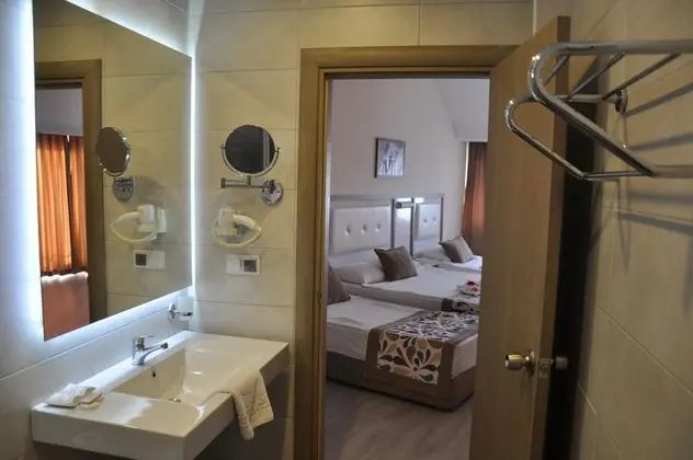 Standart Oda, Havuz veya Bahçe Manzaralı, Balkonlu