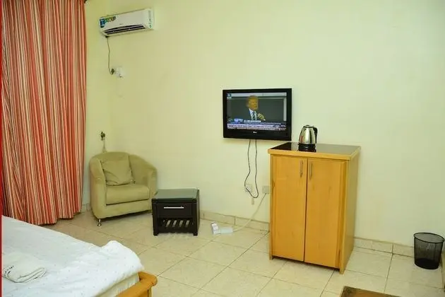 Standard Tek Büyük Yataklı Oda