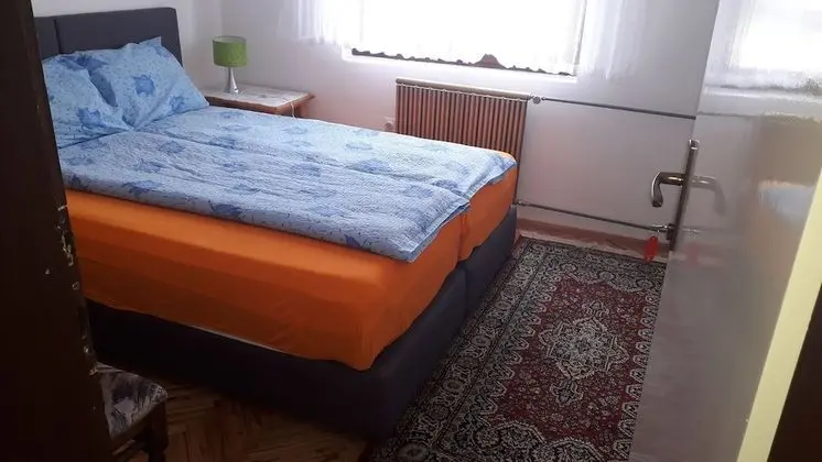 Basic Tek Büyük veya İki Ayrı Yataklı Oda, Ortak Banyo (1)