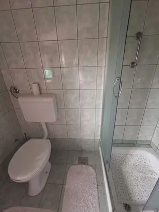 Standard Üç Kişilik Oda, Ortak Banyo