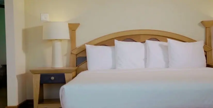 Deluxe Suite, 1 King Bed w/ Sofa Bed, Jetted Tub, Ocean View