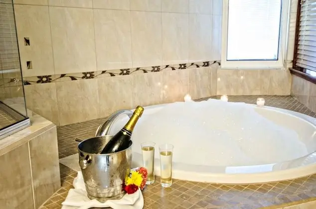 Deluxe Suite, 1 King Bed w/ Sofa Bed, Jetted Tub, Ocean View