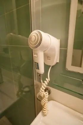 Basic Üç Kişilik Oda