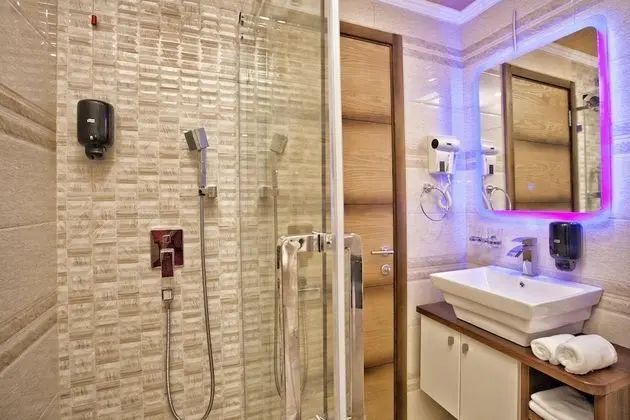 Standard Tek Büyük Yataklı Oda