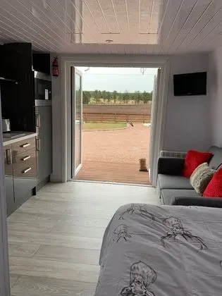 Kulübe (The Cabin)