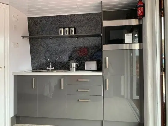 Kulübe (The Cabin)