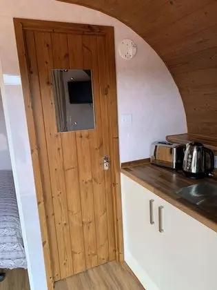 Kulübe (The Pod)