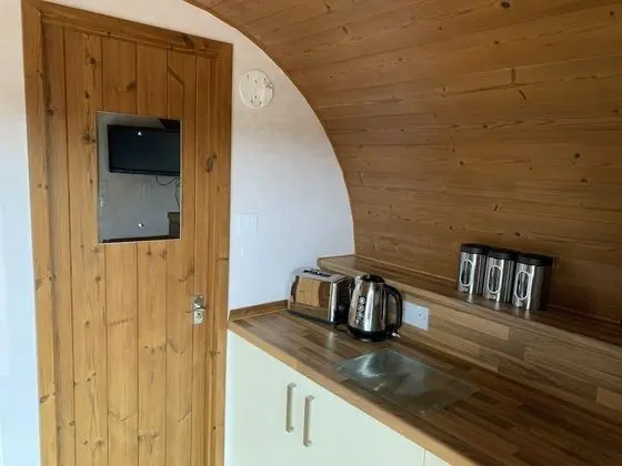 Kulübe (The Pod)