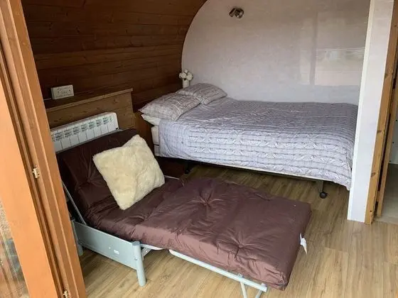 Kulübe (The Pod)