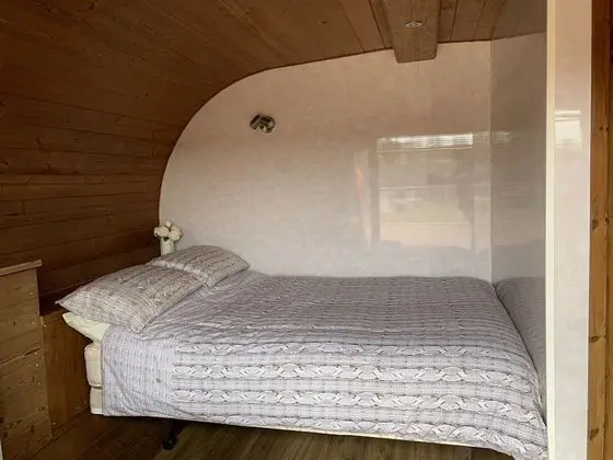 Kulübe (The Pod)
