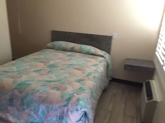 Oda, 1 Büyük (Queen) Boy Yatak