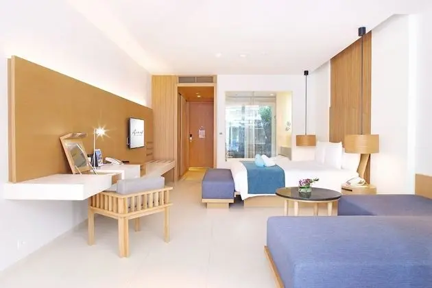 Junior Suite Pool Access