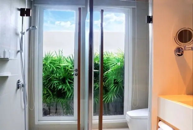 Junior Suite Pool Access