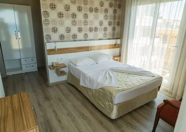 Standart Oda, Kara veya Kısmi Deniz Manzaralı