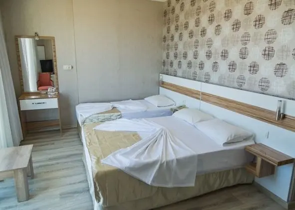 Triple, Kara veya Kısmi Deniz Manzaralı