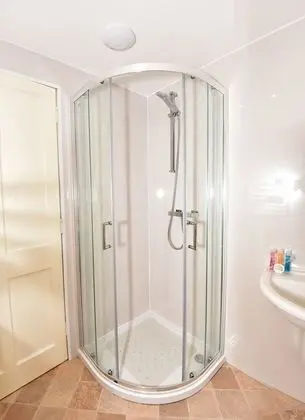 Tek Kişilik Oda, Ortak Banyo