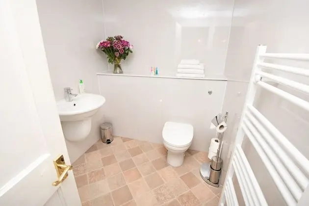 Tek Kişilik Oda, Ortak Banyo