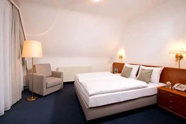 Business Tek Büyük Yataklı Oda