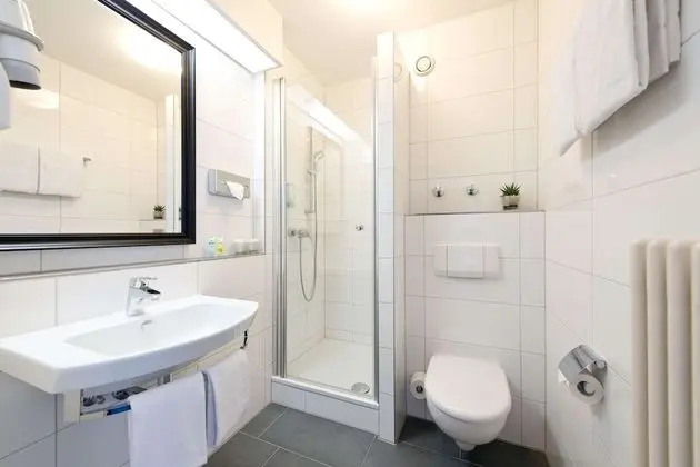 Business Tek Büyük Yataklı Oda