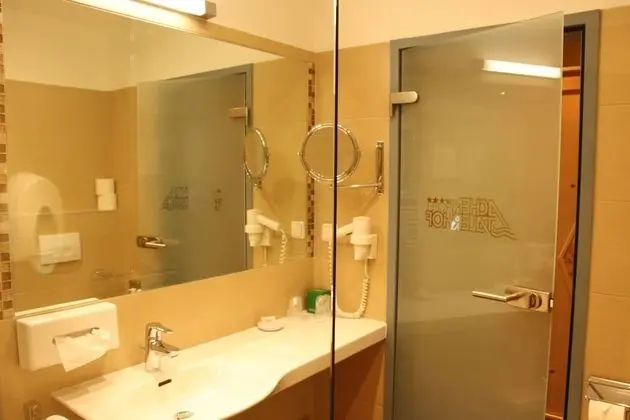 Deluxe Tek Büyük Yataklı Oda, Balkon, Bahçe Manzaralı (Achensee)