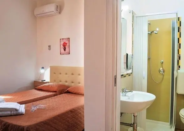 Comfort Tek Büyük veya İki Ayrı Yataklı Oda