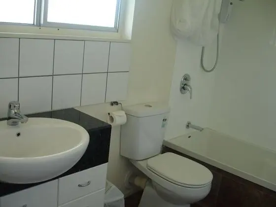 Tek Büyük Yataklı Oda, Ortak Banyo