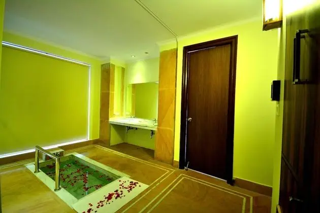 Comfort Tek Büyük Yataklı Oda, 1 Yatak Odası, Kişiye Özel Havuzlu, Havuz Manzaralı