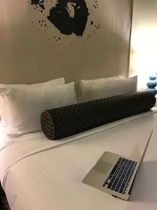 Standard Oda, 1 Büyük (Queen) Boy Yatak, Engellilere Uygun, Sigara İçilmez (Walk-in Shower)