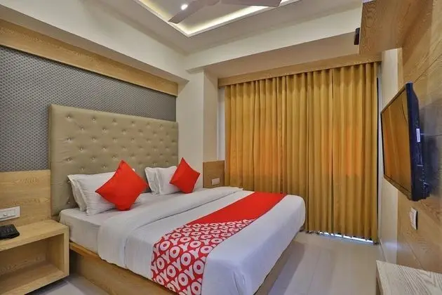 Deluxe Tek Büyük Yataklı Oda, 1 Çift Kişilik Yatak, Şehir Manzaralı