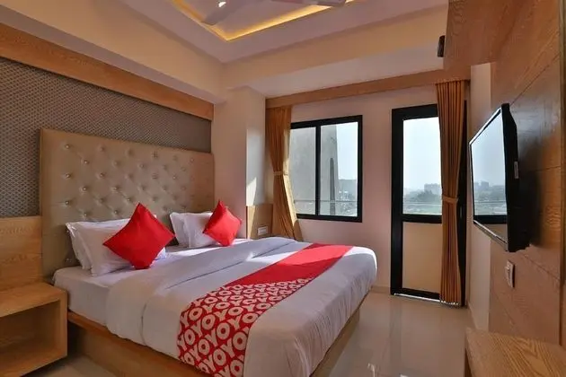 Deluxe Tek Büyük Yataklı Oda, 1 Çift Kişilik Yatak, Şehir Manzaralı
