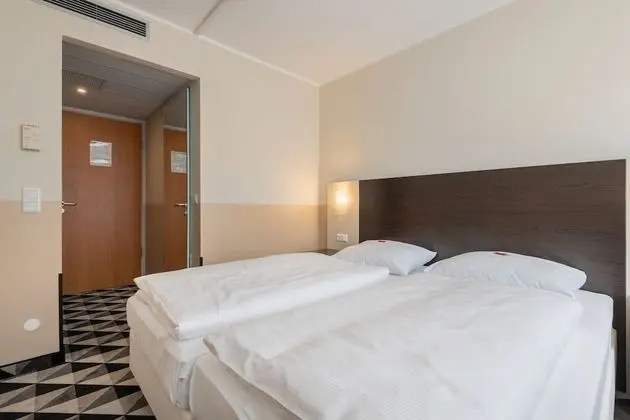 Comfort Tek Büyük veya İki Ayrı Yataklı Oda