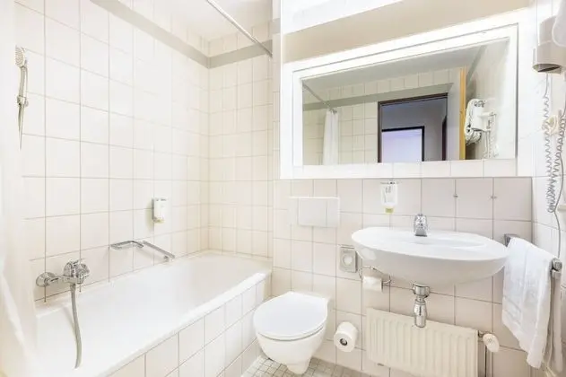 Tek Büyük Yataklı Oda, Küçük Mutfak