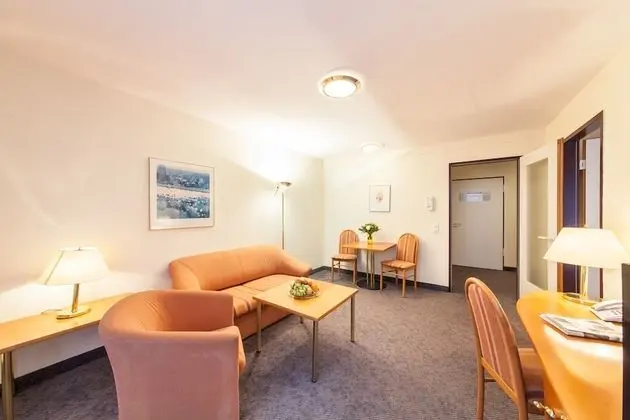 Üç Kişilik Oda, Küçük Mutfak