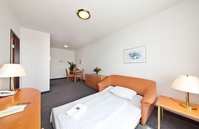 Üç Kişilik Oda, Küçük Mutfak